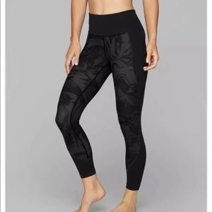 Athleta Marble Salutation 7/8 Women’s Black Leggings